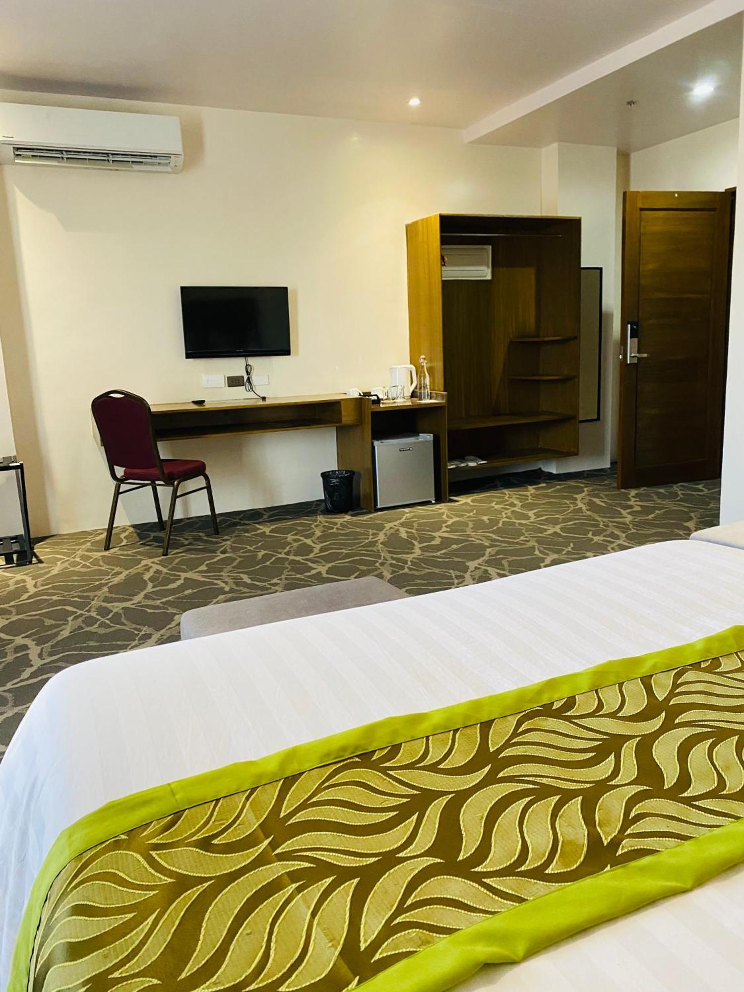 Maxi Hotel And Event Center Tagbilaran Eksteriør bilde