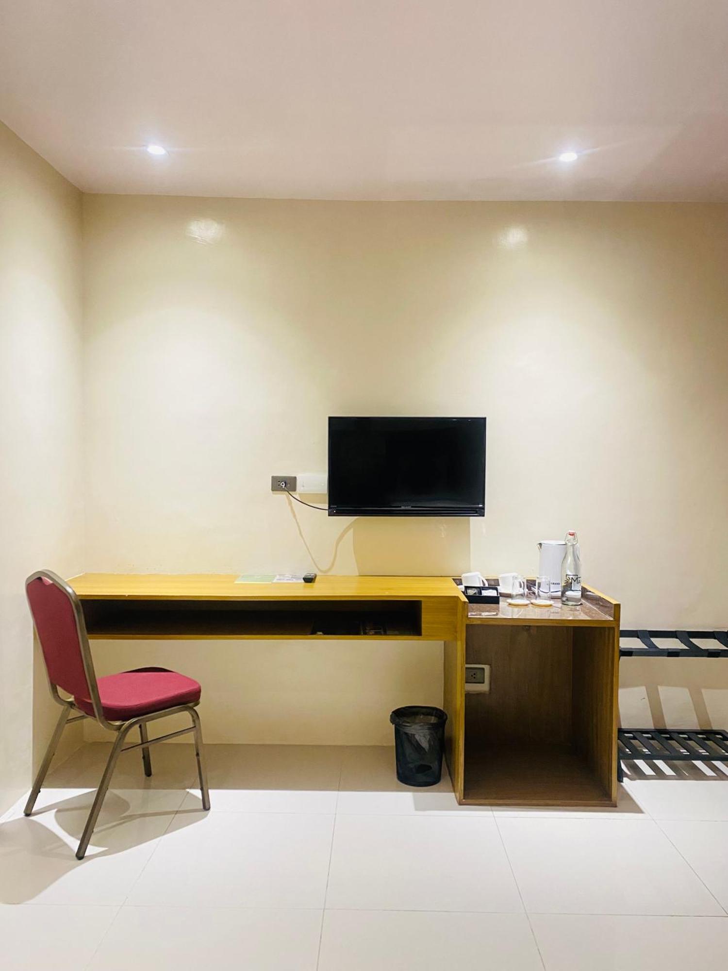 Maxi Hotel And Event Center Tagbilaran Eksteriør bilde