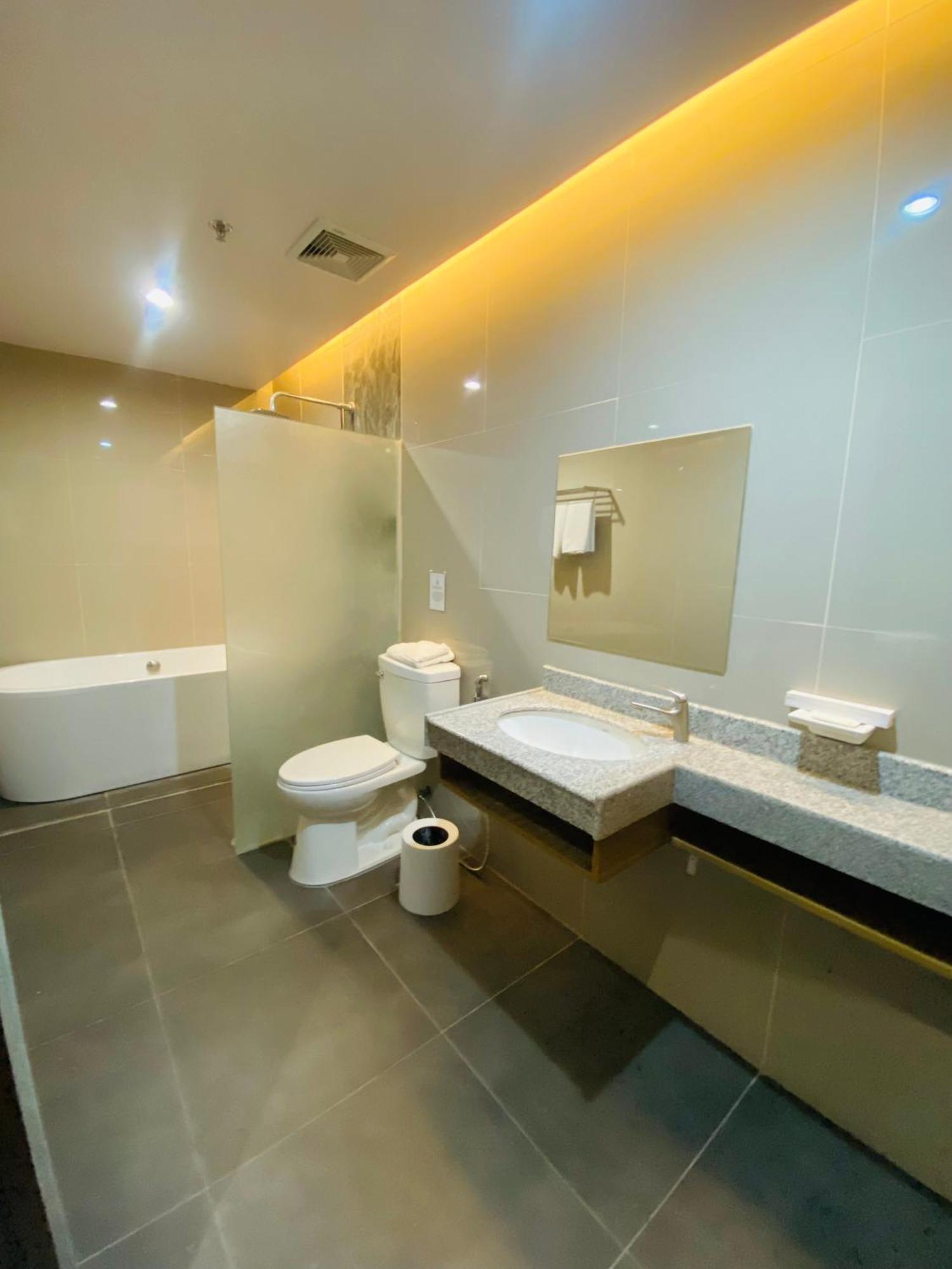 Maxi Hotel And Event Center Tagbilaran Eksteriør bilde